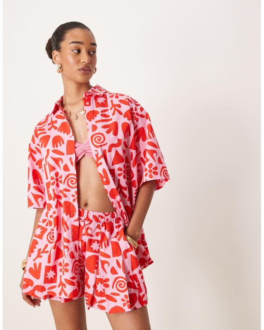 ASOS Red – kurzärmlige oversize-hemdbluse mit kunstprint, kombiteil