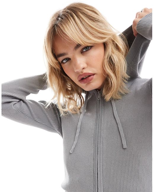 Gilet zippé en maille à capuche Monki en coloris Gray