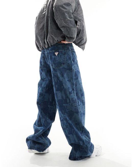 Jeans a fondo ampio unisex con stampa laser di Guess in Blue