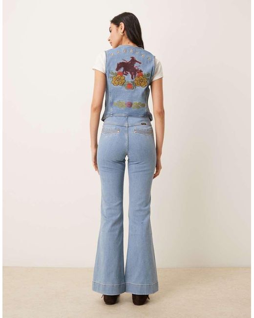 Wrangler X Lainey Wilson in het Blue