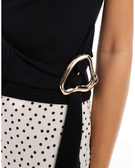 Top Senza Maniche A Portafoglio Con Finiture di Miss Selfridge in Blue