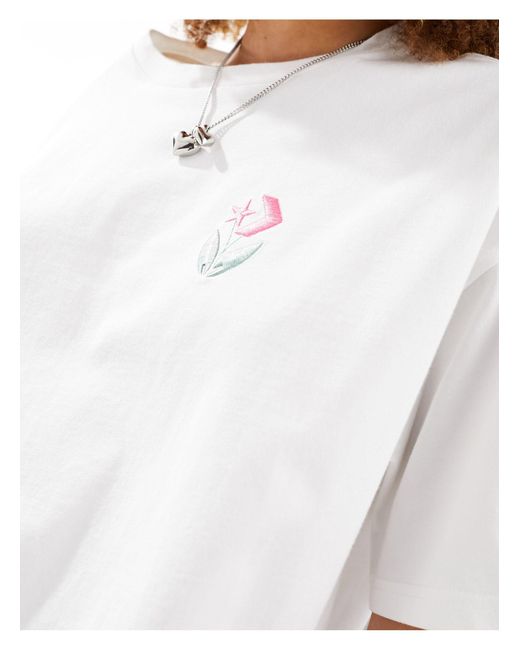 T-shirt bianca con logo del fiore star chevron di Converse in White