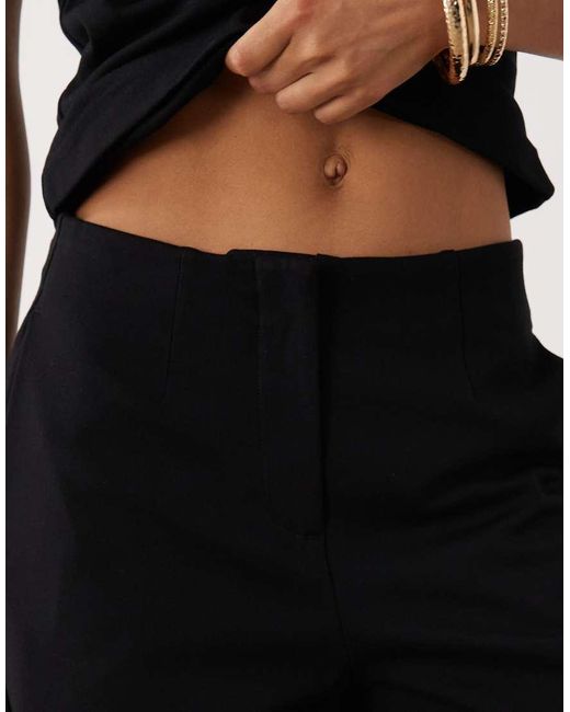 Miro di Mango in Black
