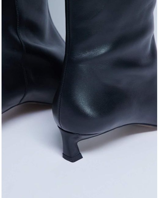 Botas Por La Rodilla Negras Con Puntera Fina De Cuero Premium Sophie De TOPSHOP de color Blue