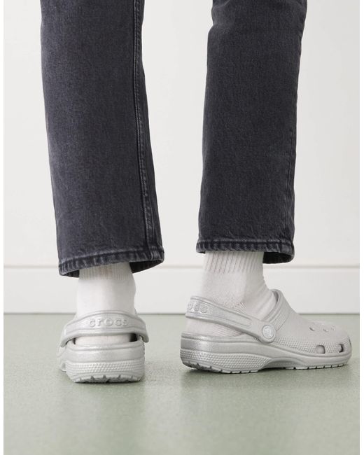 CROCSTM Metallic – klassische clogs