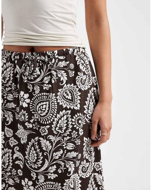Gonna Lunga di Threadbare in White