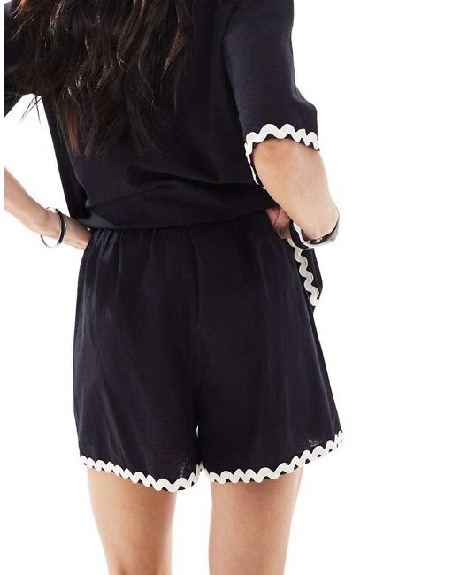 Pantalones Cortos Playeros Negros Con Ribete En Zigzag Exclusivos De (Parte De Un Conjunto) esmé studios de color Black