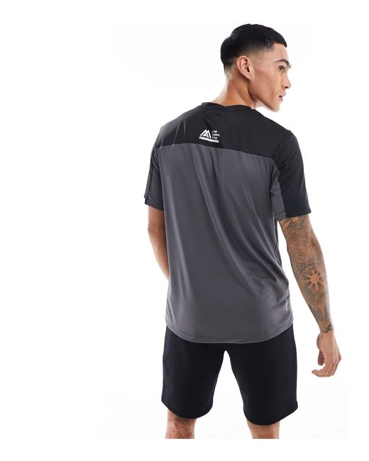 Training - t-shirt grigio scuro con logo di The North Face in Black da Uomo
