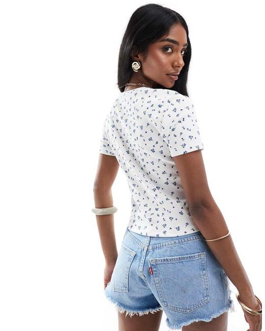 Crop Top A Coste Con Fiori Blu di ONLY in White