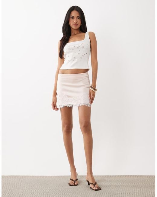 Missy Empire White Satin Lace Trim Asymmetric Hem Mini Skirt
