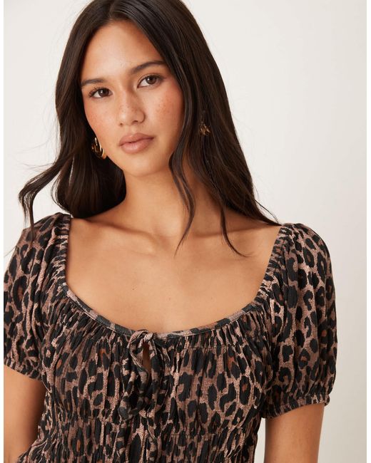 ASOS Multicolor – midi-nachmittagskleid mit knittertextur, gesmokter taille, milkmaid-ausschnitt, puffärmeln und leopardenmuster