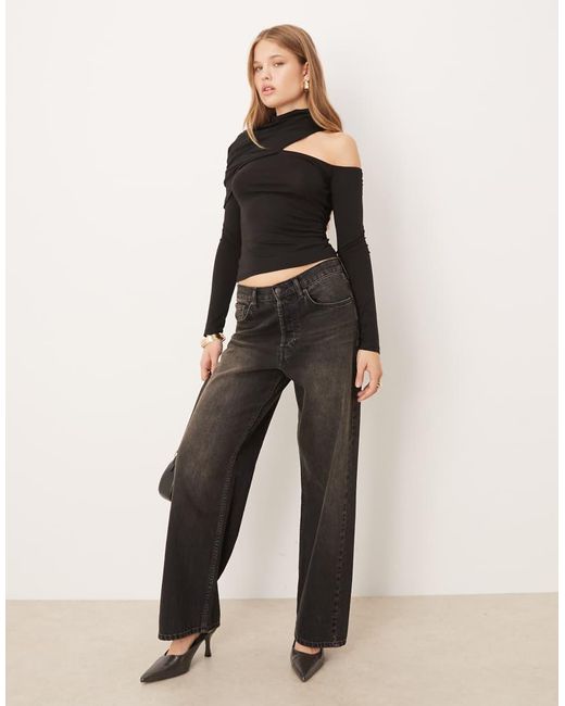 Top Con Cuello Alto Recortado Y Drapeado De ASOS de color Black
