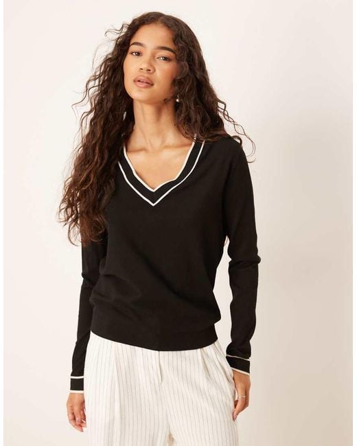 Jersey Con Cuello De Pico Y Ribete En Contraste De Punto De Mango de color Black
