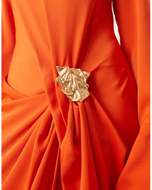 Vestido Largo De Manga Larga Con Diseño Drapeado Y Herraje De Metal Efecto Fundido De ARRANGE de color Orange