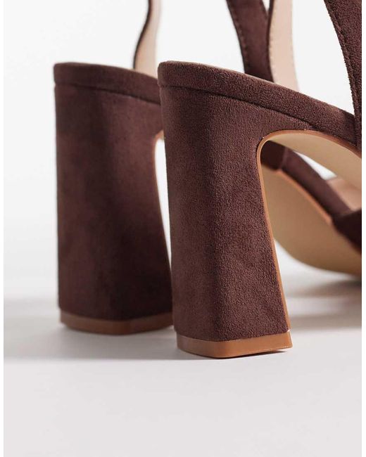 Kristina di Raid in Brown