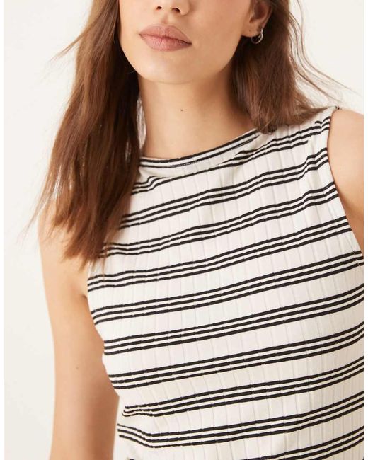 Camiseta A Monocromáticas Sin Mangas Con Cuello Barco De ASOS de color Multicolor