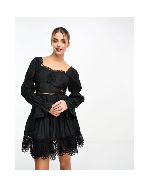 Robe courte style corset avec empiècements en satin et dentelle Miss Selfridge en coloris Black