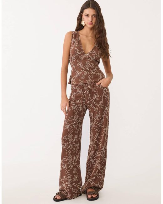 Stradivarius Brown – besticktes oberteil aus leinenmix