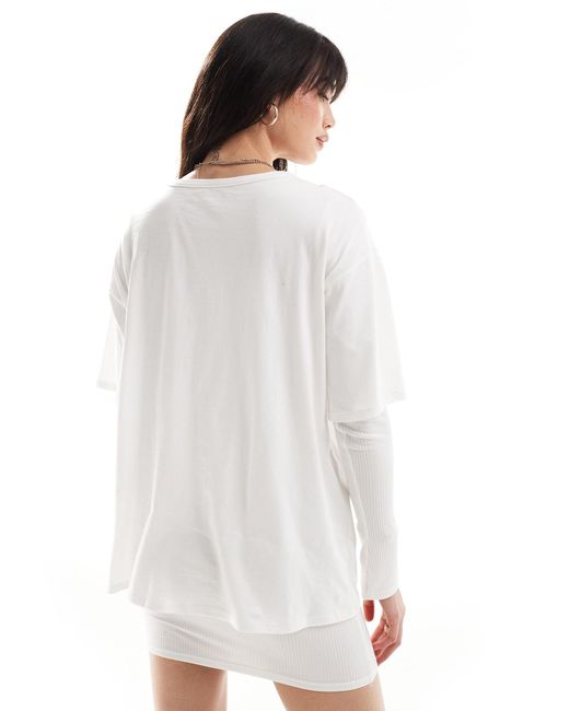 Robe t-shirt courte côtelée à manches longues et col montant avec superposition - taupe ASOS en coloris White