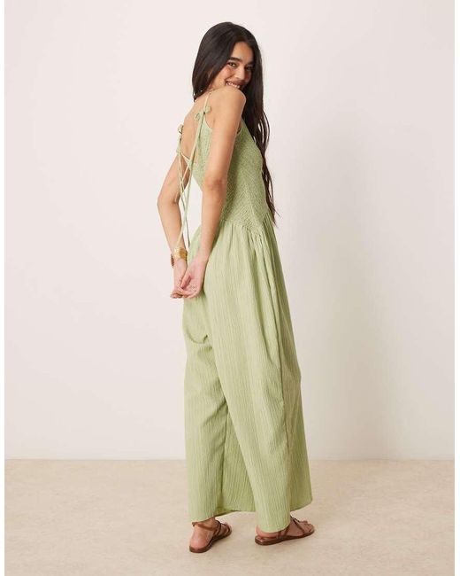 Mono Largo Con Cintura Baja Y Cuello De Pico De Tejido Rugoso De Poliéster De -Verde ASOS de color Green