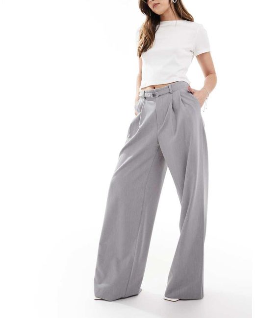 Stradivarius Elegante Broek Met Wijde Pijpen En Riem in het White