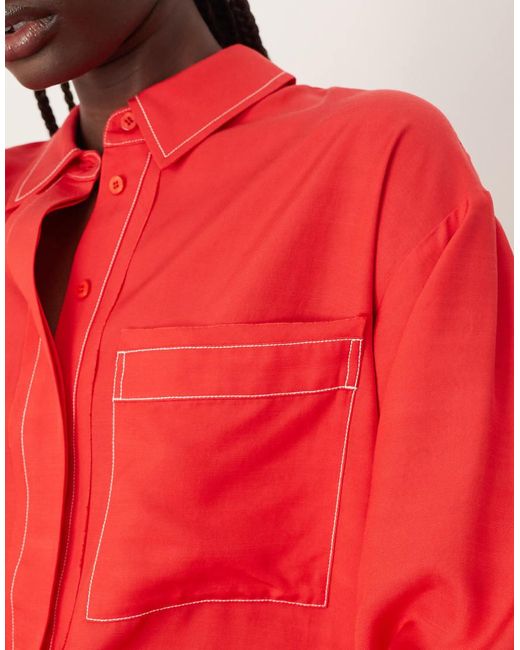 ARRANGE Oversized Overhemd Met Contrasterende Stiksels in het Red