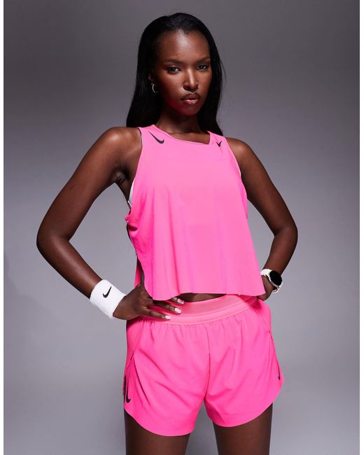 Nike Pink – aeroswift dri-fit – plissierte shorts