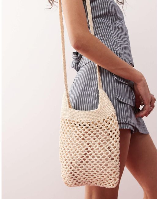 Weekday White – schultertasche aus häkelware