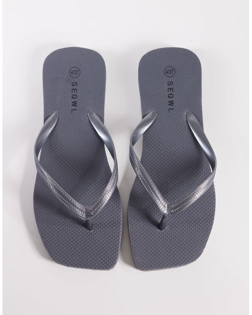 SEQWL Metallic – zehenstegsandalen