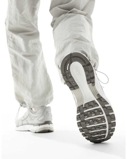Nike P-6000 in het Gray