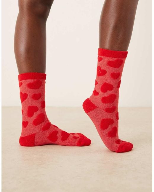 Calcetines Rojos Con Diseño De Corazones Mullidos De Accessorize de color Red