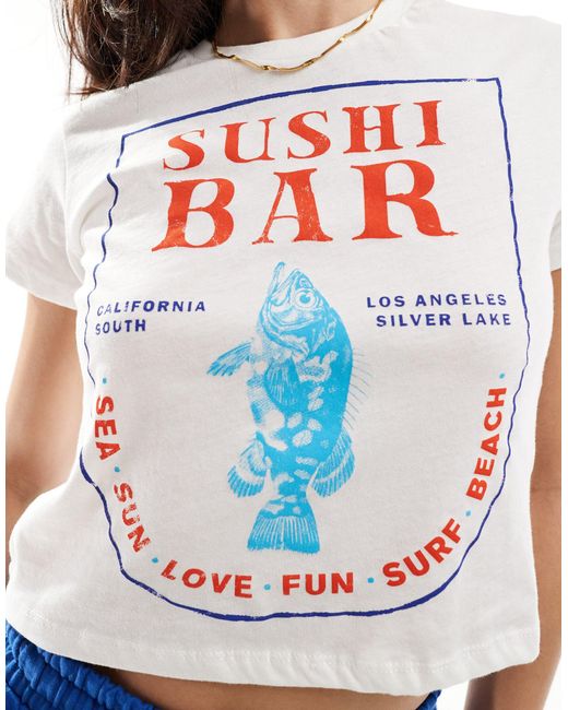 Str - t-shirt bianca con grafica di sushi di Stradivarius in Blue