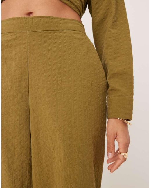 Pantaloni Taglio Comodo Oliva A Righe di ASOS in Natural