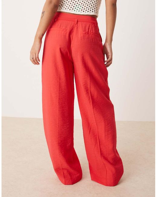 Pantalones De Sastre Rojos De Pernera Ancha Con Cinturón Anudado De Petite (Parte De Un Conjunto) ASOS de color Red