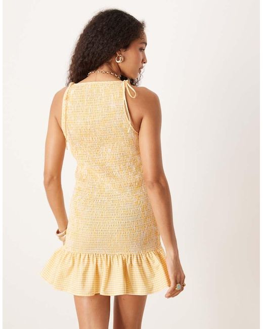 Vestito Corto Giallo A Quadri Arricciato Con Spalline Allacciate di ASOS in Natural