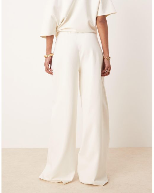 Pantalon d'ensemble ultra ample en maille interlock - lait ASOS en coloris Natural