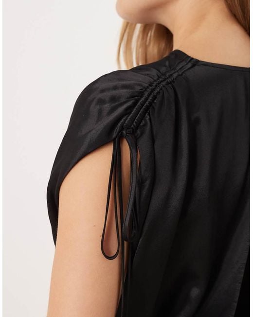ASOS Gedrapeerde Top Met Gerimpelde Schouder in het Black