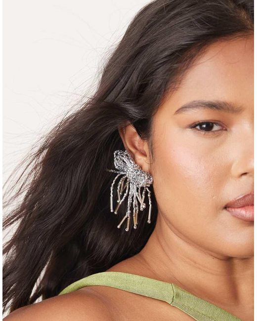Orecchini A Bottone Argentati Con Fiocco Con Dettagli Di Perline di ASOS in Black