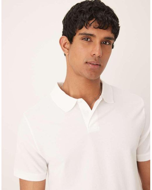 Polo Básico De Corte Estándar De Piqué Essentials De ASOS de hombre de color White