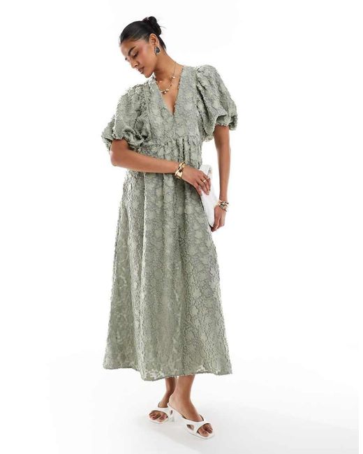 & Other Stories Maxi-Jurk Met Volumemouwen Met 3D Bloemenjacquard Inin Lichtkaki in het Green