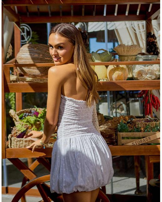 South Beach White X misha grimes – gerafftes trägerloses mini-strandkleid