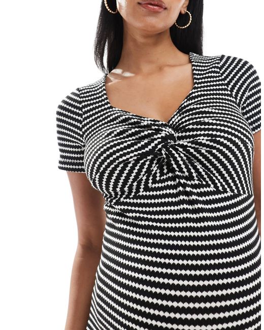 Mama.licious White Mamalicious maternity – midikleid aus jersey mit schwarz-em jacquard-streifenmuster und herzausschnitt, umstandsmode
