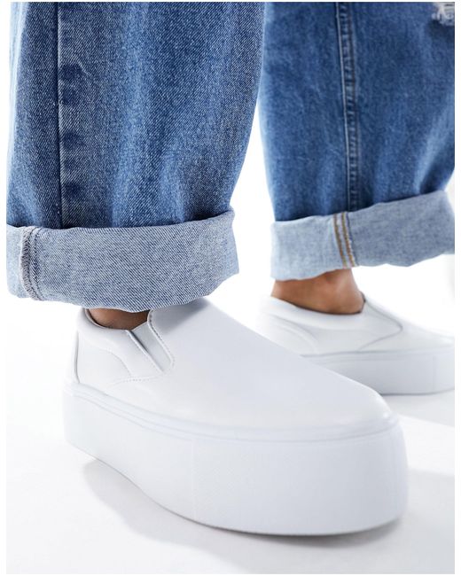 Dice - sneakers senza lacci bianche con suola flatform di ASOS in Blue