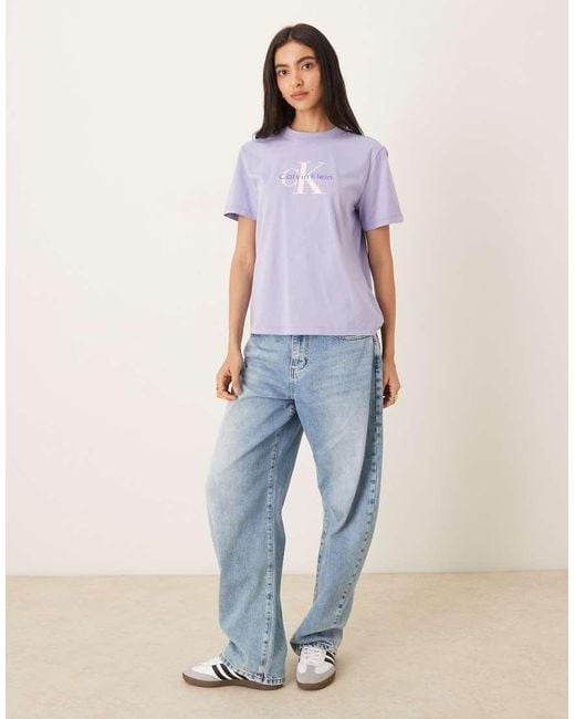 T-Shirt A Maniche Corte Lilla Con Logo A Monogramma Classico di Calvin Klein in Purple