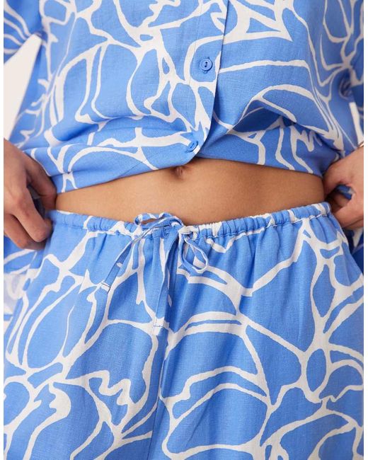 Pantalones Azules De Pernera Ancha Con Estampado Abstracto De (Parte De Un Conjunto) ASOS de color Blue