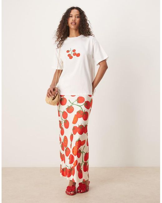 Camiseta Blanca Con Diseño Encogido Y Estampado De Tomates De (Parte De Un Conjunto) Never Fully Dressed de color White