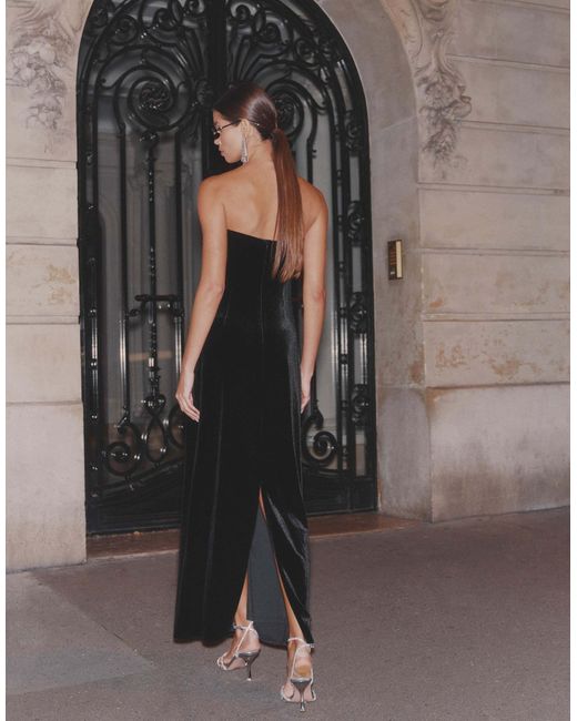 4th & Reckless Brown – trägerloses samt-maxikleid