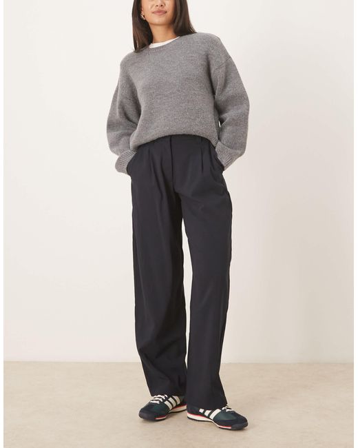 ASOS Blue – elegante, bogenförmige barrel-leg-hose