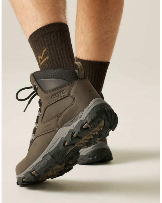 Regatta Black Holcombe Classic Walking Boots for men