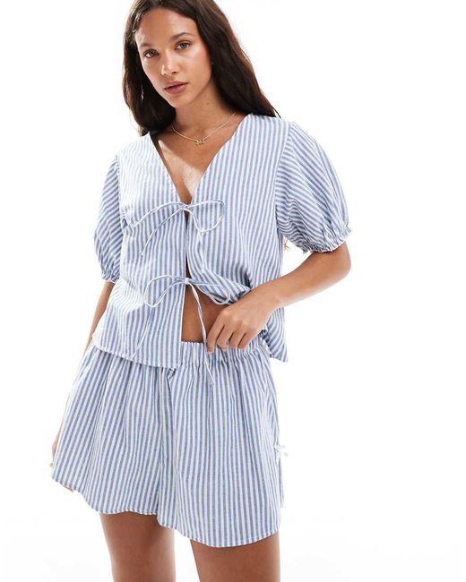 Pantalones Cortos De Pijama A Rayas Blancas Y Azules Con Lazadas En Los Laterales Exclusivos De (Parte De Un Conjunto) The Frolic de color Blue